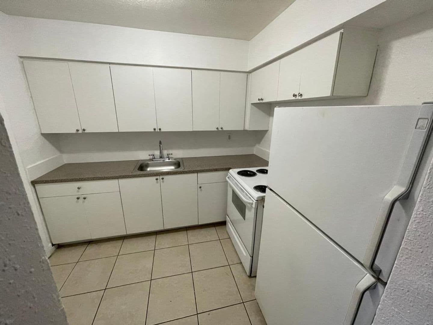 Miami Gardens Apartment: 18200 NW 20th Ave