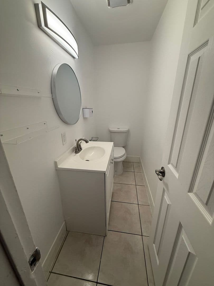 Hallandale Beach Apartment: 624-626 SW 7th Ave