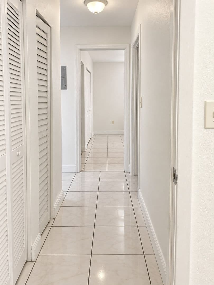 Miami Gardens Apartment: 1990 NW 183rd St