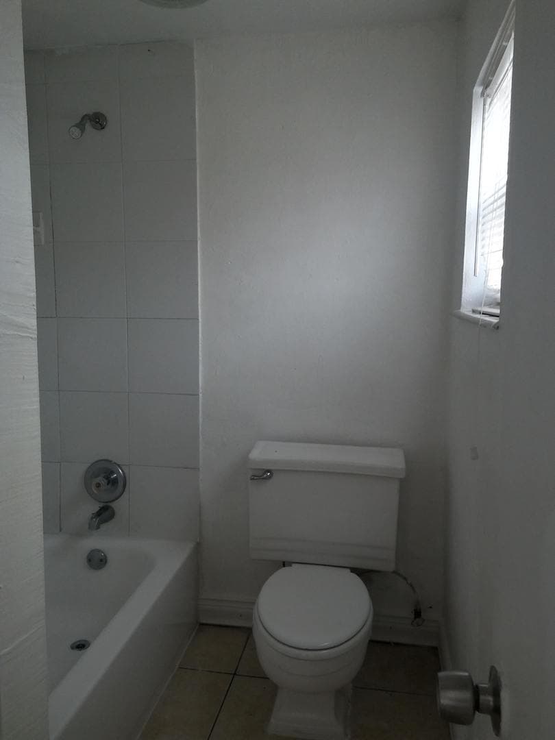 Hallandale Beach Apartment: 840 NW 10th St