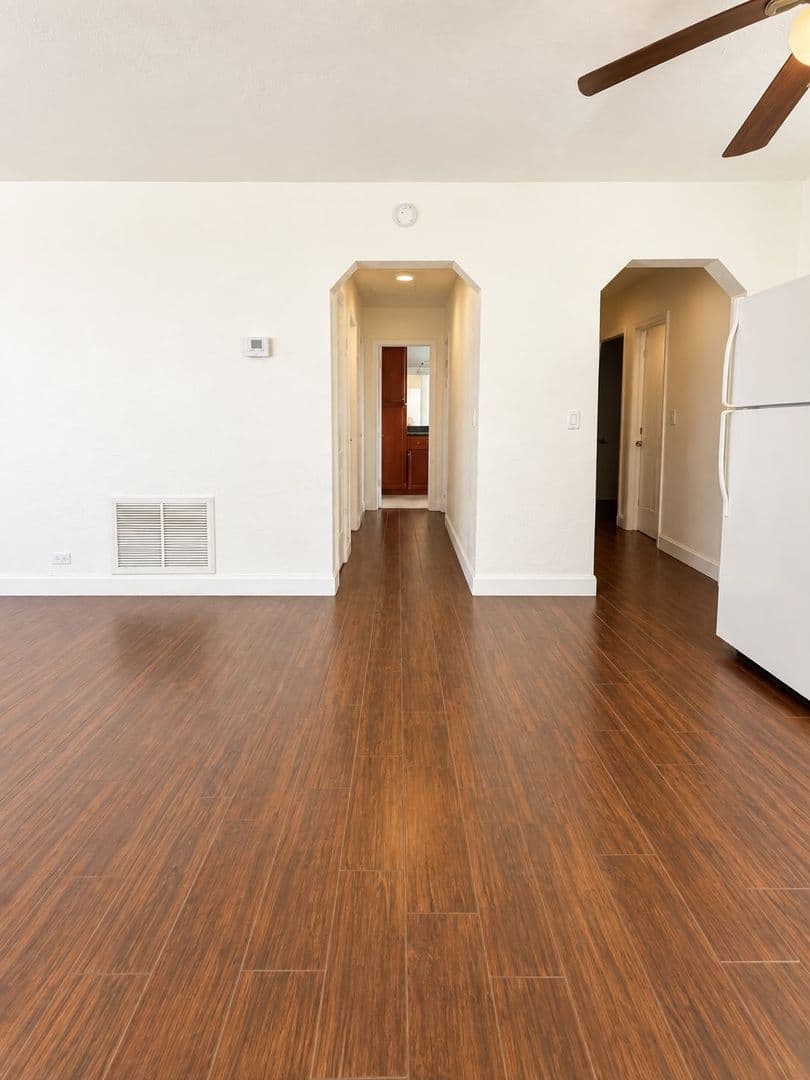 Hollywood Apartment: 1903 Thomas St
