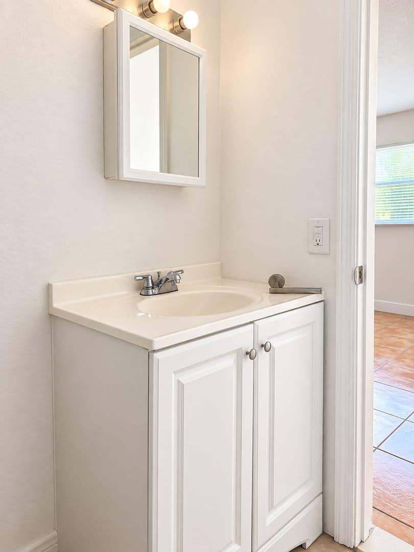 Miami Gardens Apartment: 1990 NW 183rd St