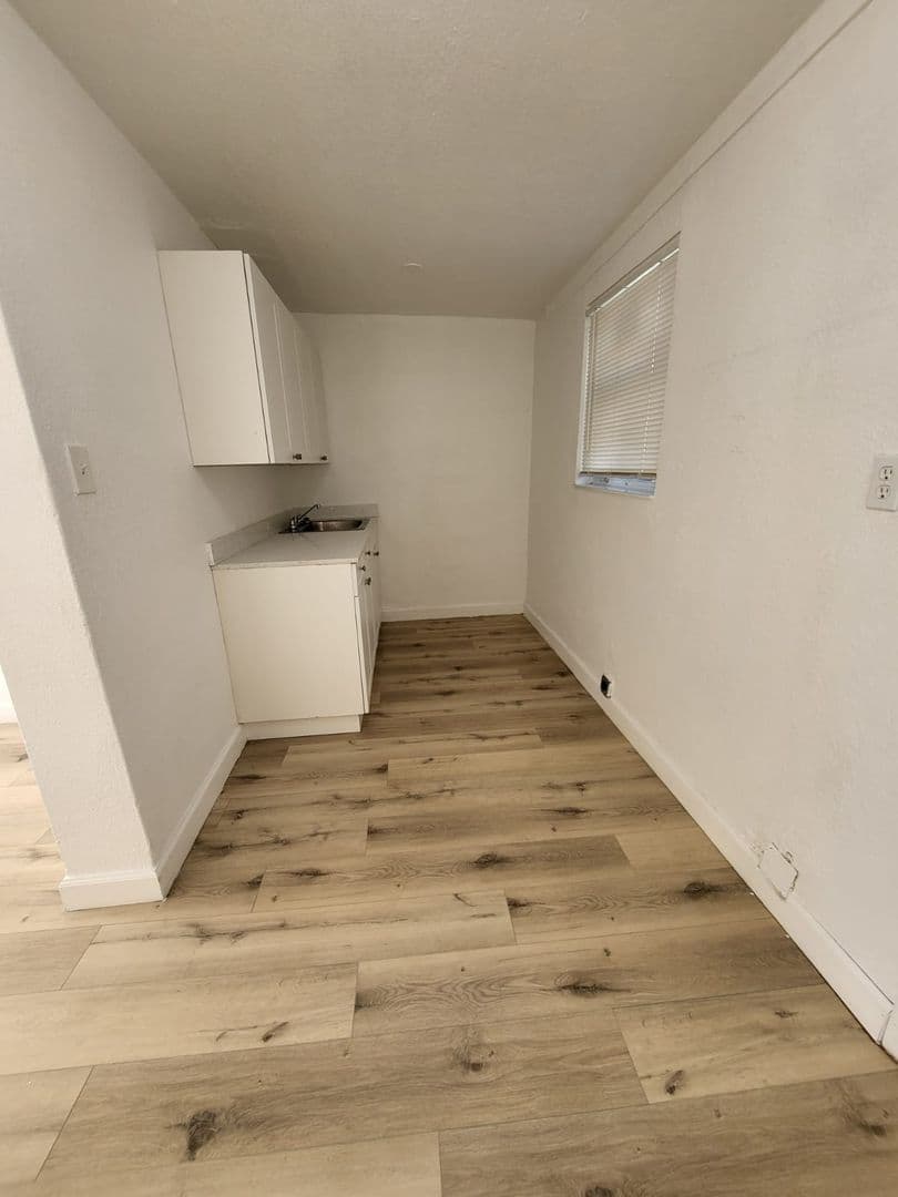 Hallandale Beach Apartment: 840 NW 10th St