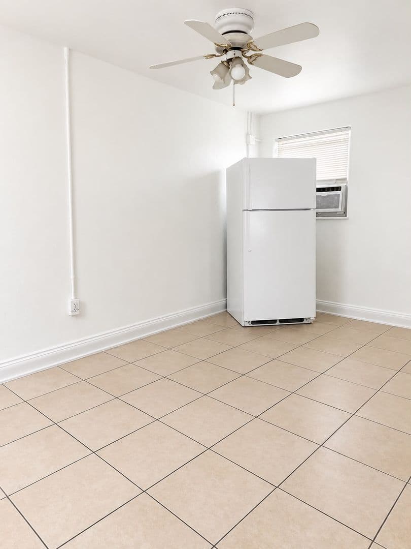 Hallandale Beach Apartment: 840 NW 10th St