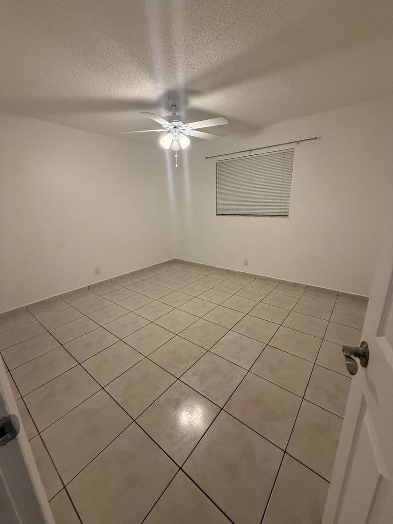 Hallandale Beach Apartment: 624-626 SW 7th Ave