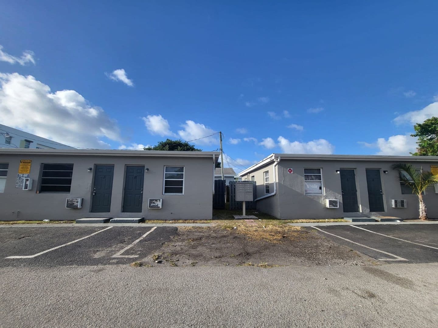 Hallandale Beach Apartment: 539 NW 1st Ave