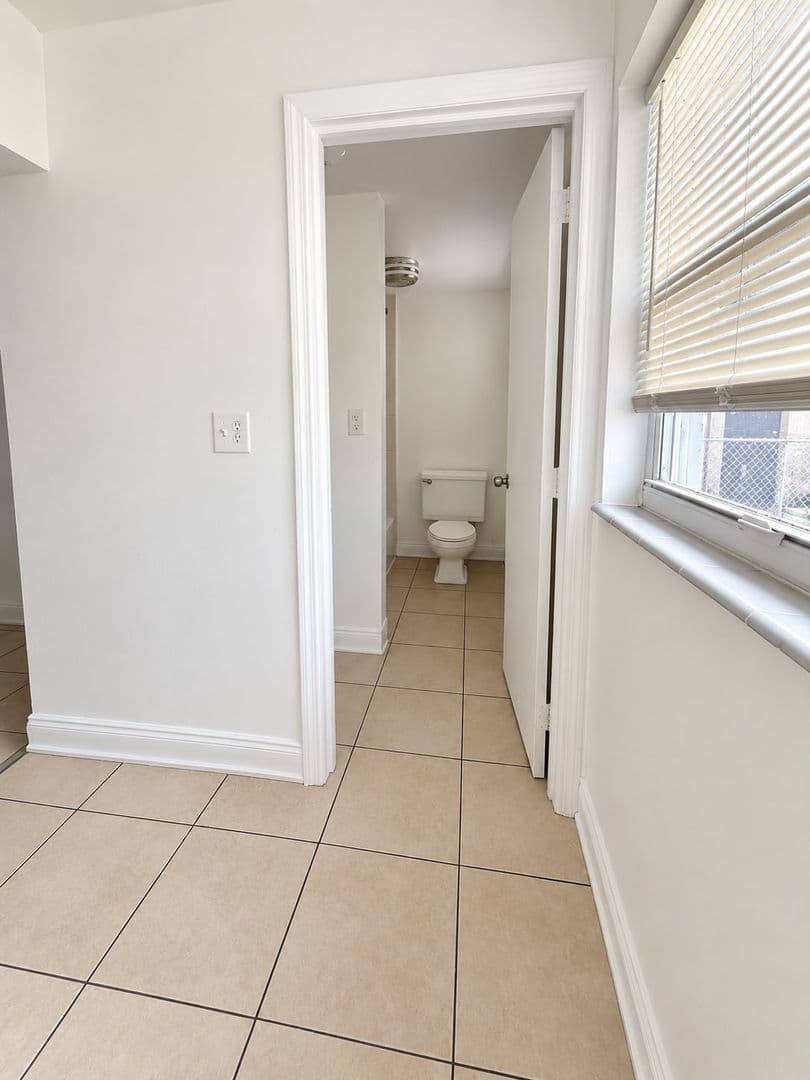 Hallandale Beach Apartment: 840 NW 10th St