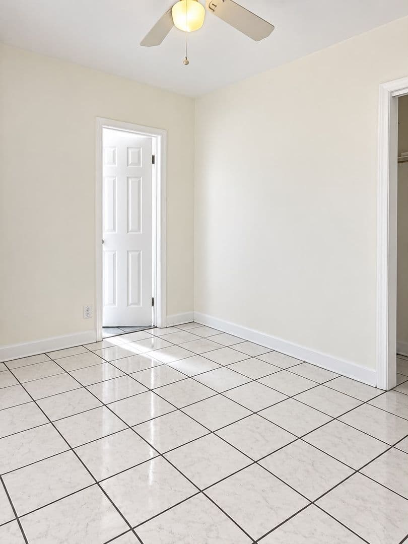 Dania Beach Apartment: 125 SW 5th CT