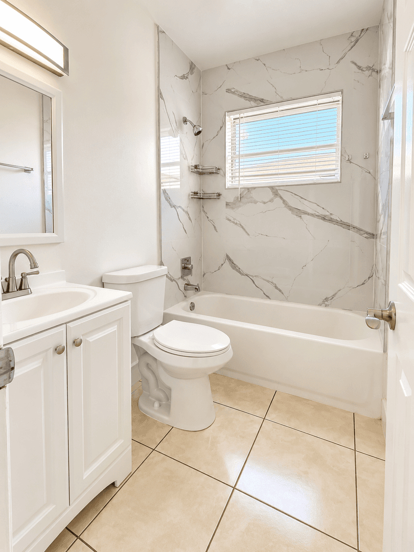 Hallandale Beach Apartment: 624-626 SW 7th Ave