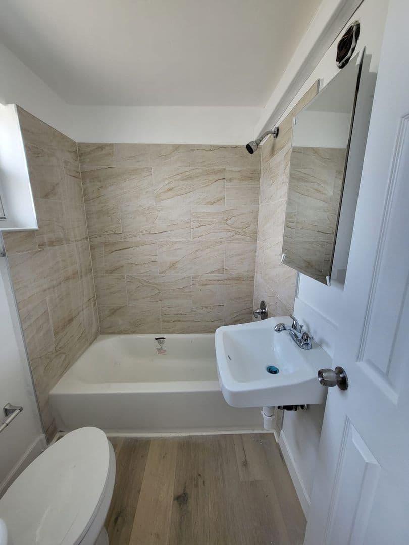 Hallandale Beach Apartment: 840 NW 10th St