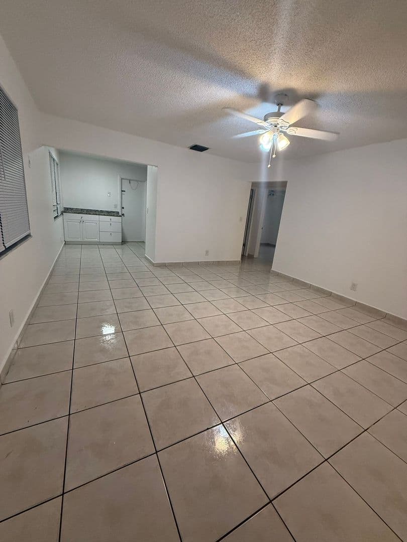 Hallandale Beach Apartment: 624-626 SW 7th Ave