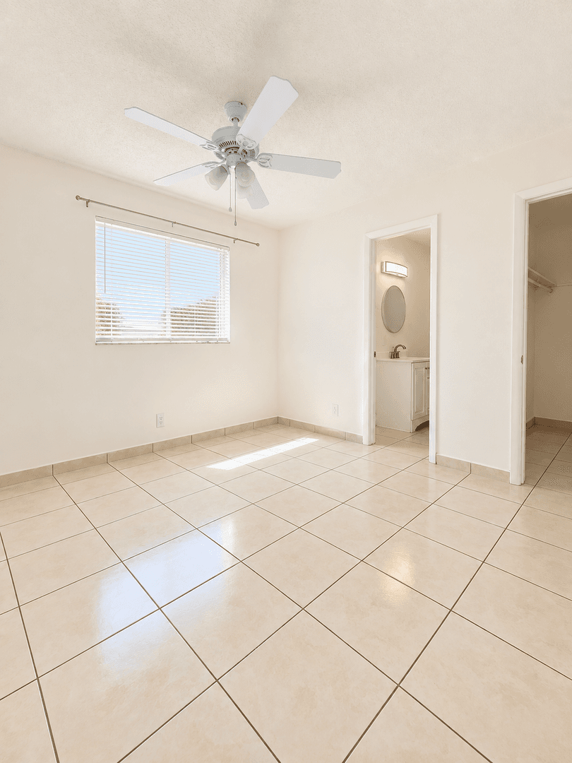 Hallandale Beach Apartment: 624-626 SW 7th Ave
