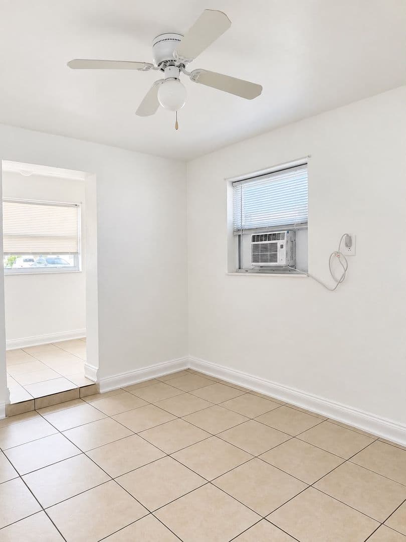 Hallandale Beach Apartment: 840 NW 10th St