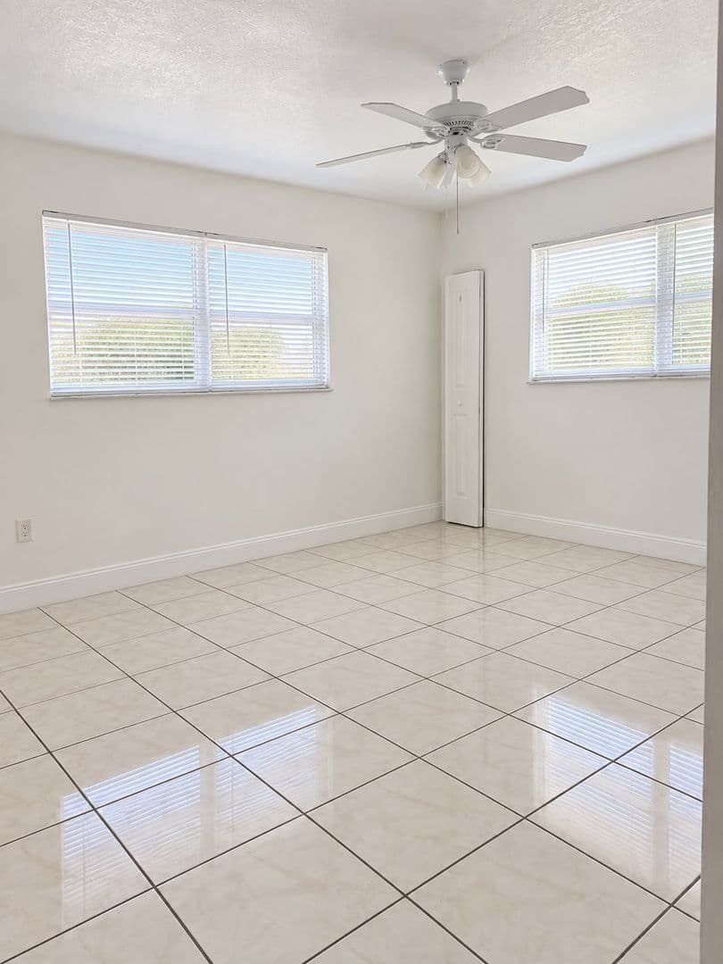Miami Gardens Apartment: 1990 NW 183rd St