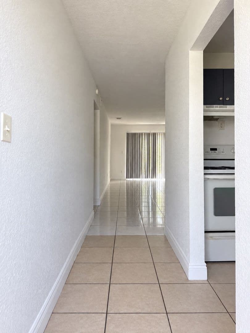 Miami Gardens Apartment: 1990 NW 183rd St