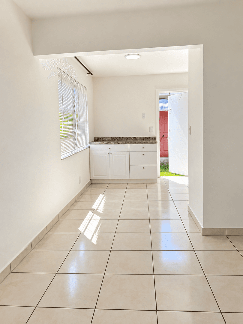Hallandale Beach Apartment: 624-626 SW 7th Ave