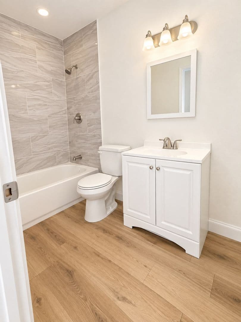 Hollywood Apartment: 1903 Thomas St