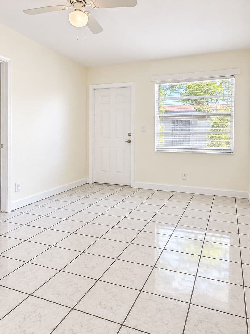 Dania Beach Apartment: 125 SW 5th CT