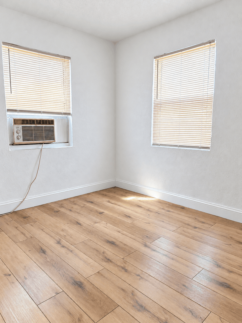Hallandale Beach Apartment: 539 NW 1st Ave