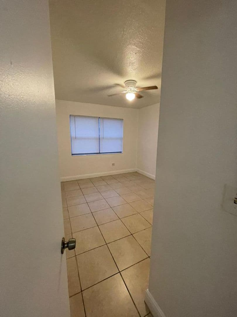 Miami Gardens Apartment: 18200 NW 20th Ave