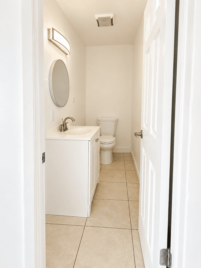 Hallandale Beach Apartment: 624-626 SW 7th Ave
