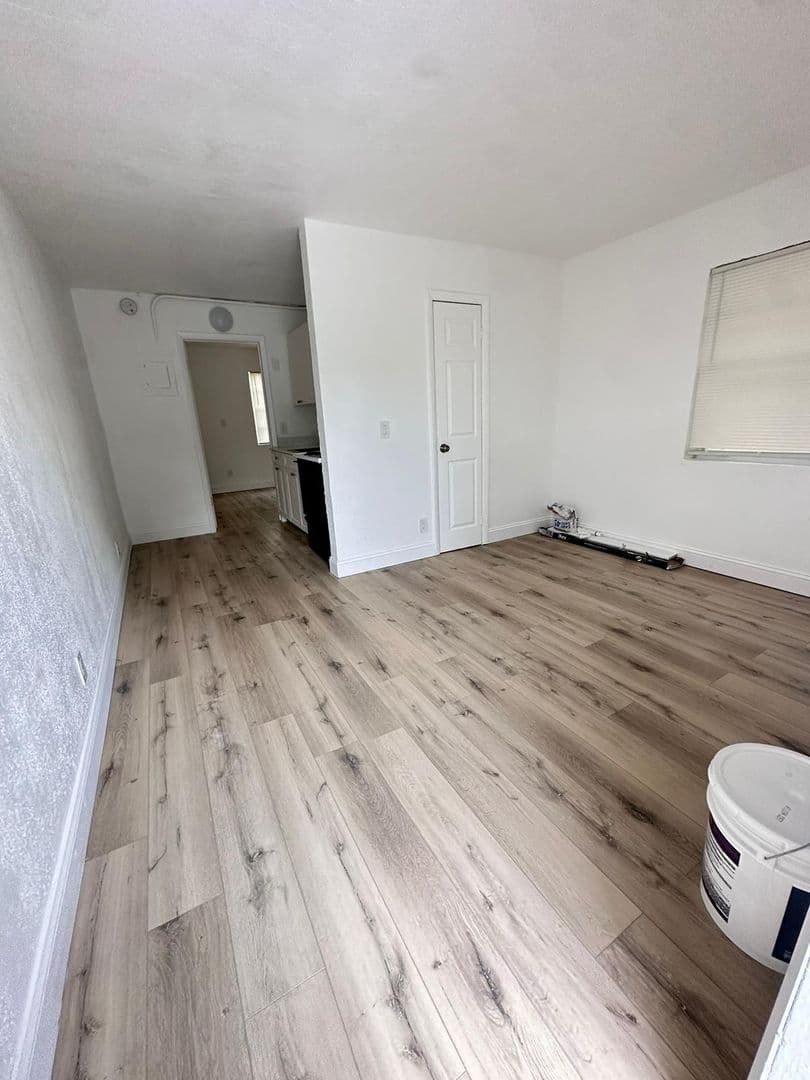 Hallandale Beach Apartment: 539 NW 1st Ave
