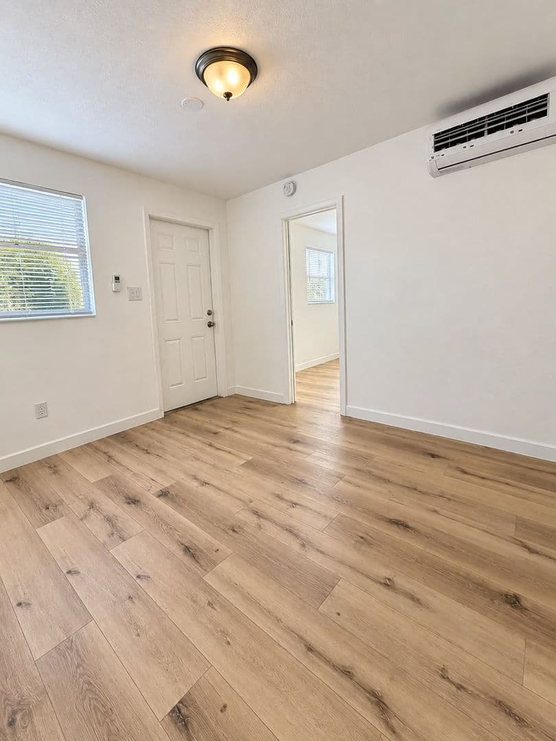 Hallandale Beach Apartment: 840 NW 10th St