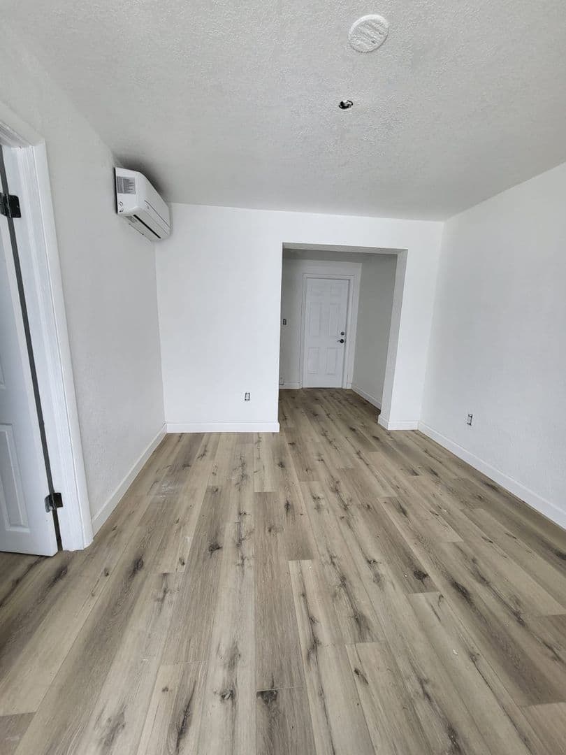Hallandale Beach Apartment: 840 NW 10th St