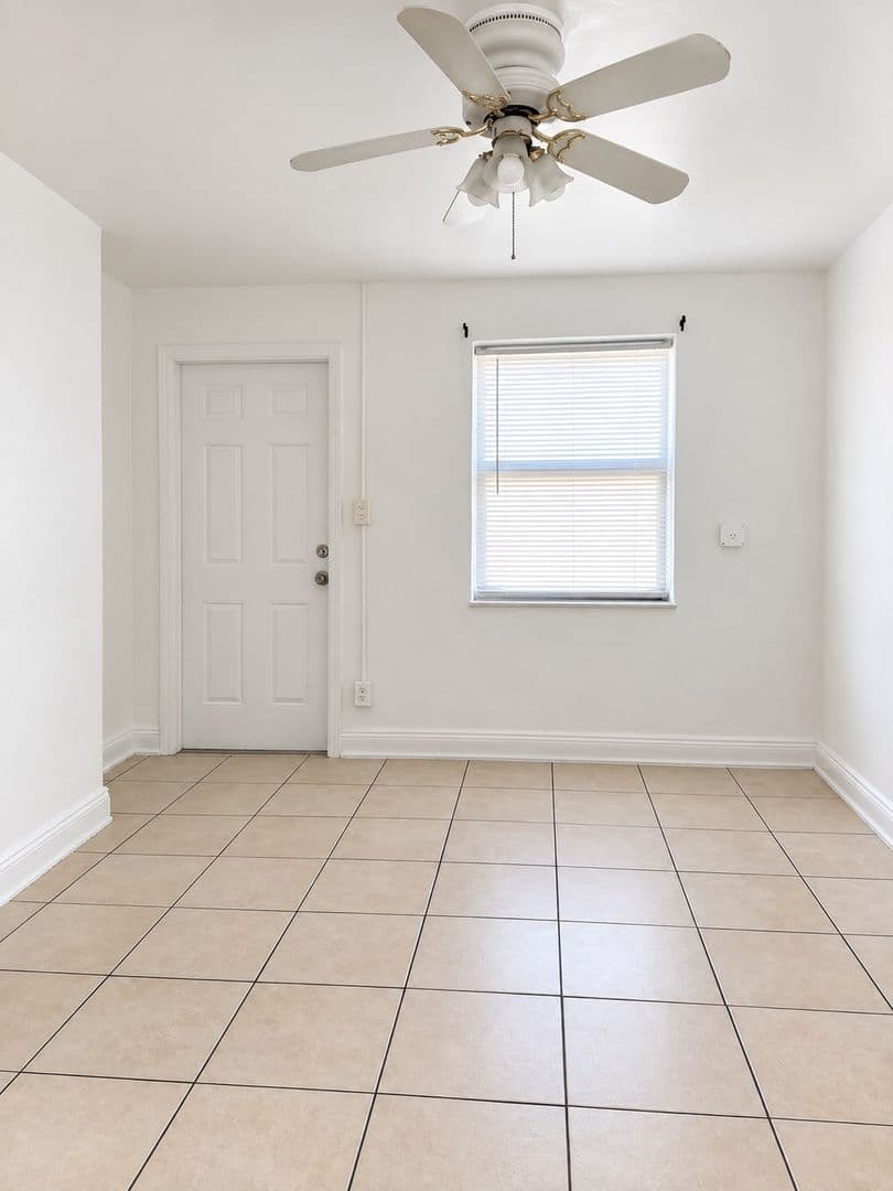 Hallandale Beach Apartment: 840 NW 10th St