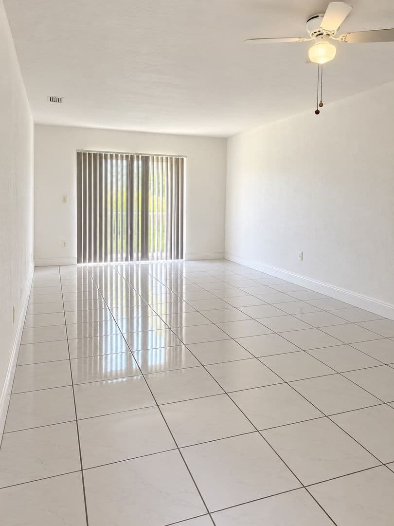 Miami Gardens Apartment: 1990 NW 183rd St