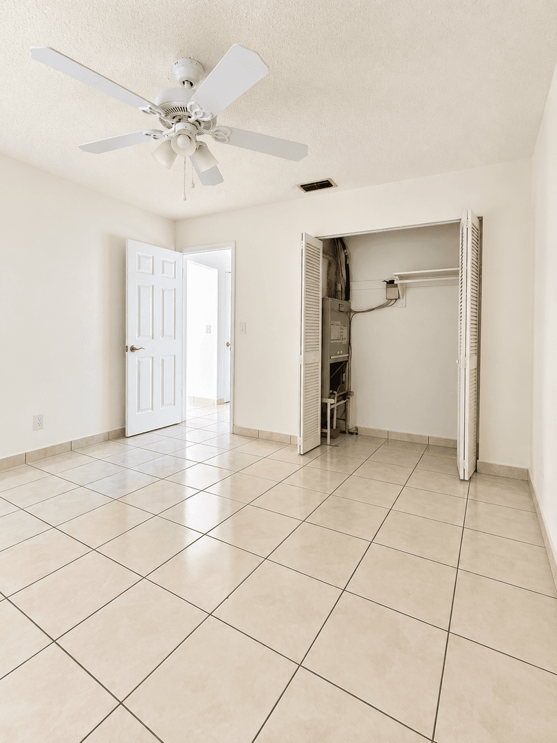 Hallandale Beach Apartment: 624-626 SW 7th Ave