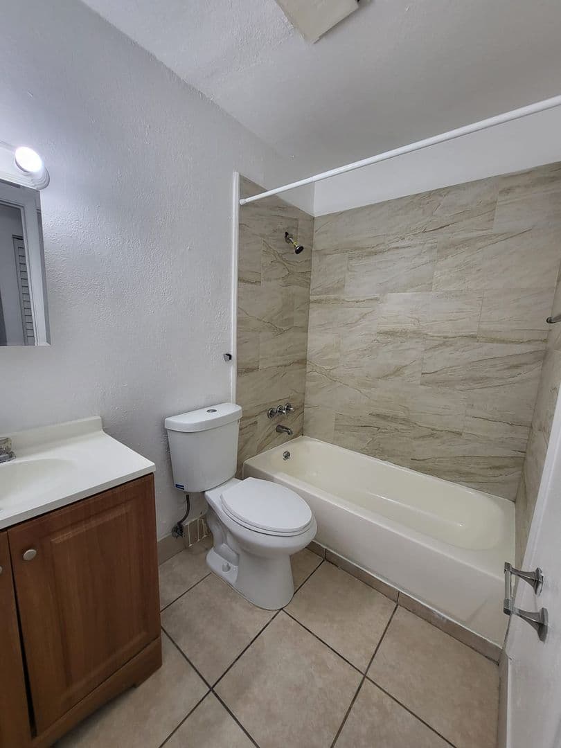Miami Gardens Apartment: 1990 NW 183rd St
