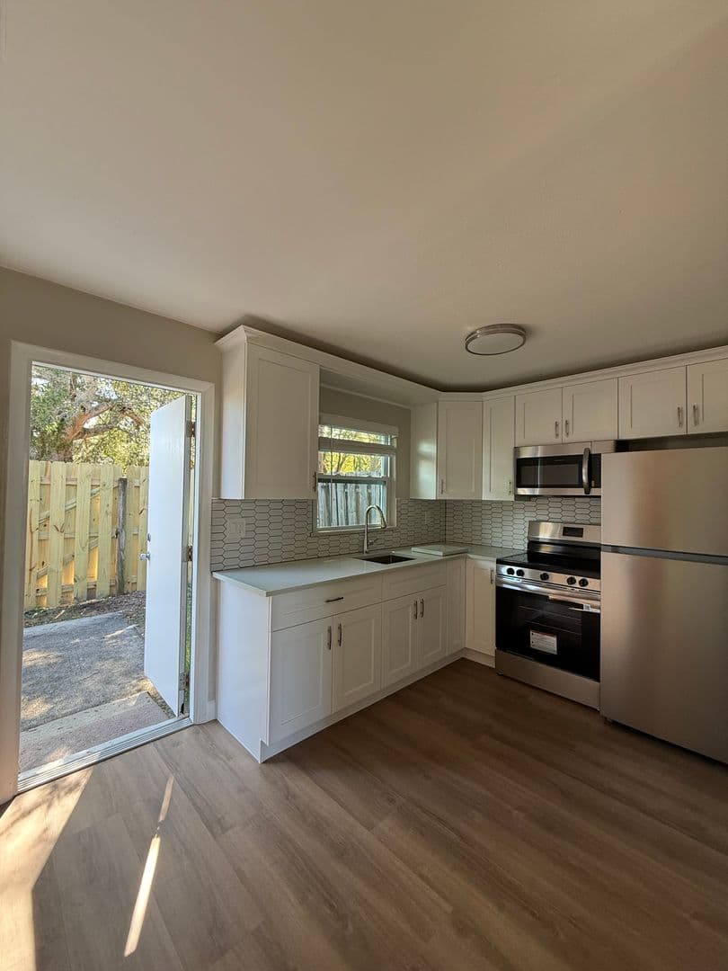 Port Orange Apartment: 917 Orange Avenue