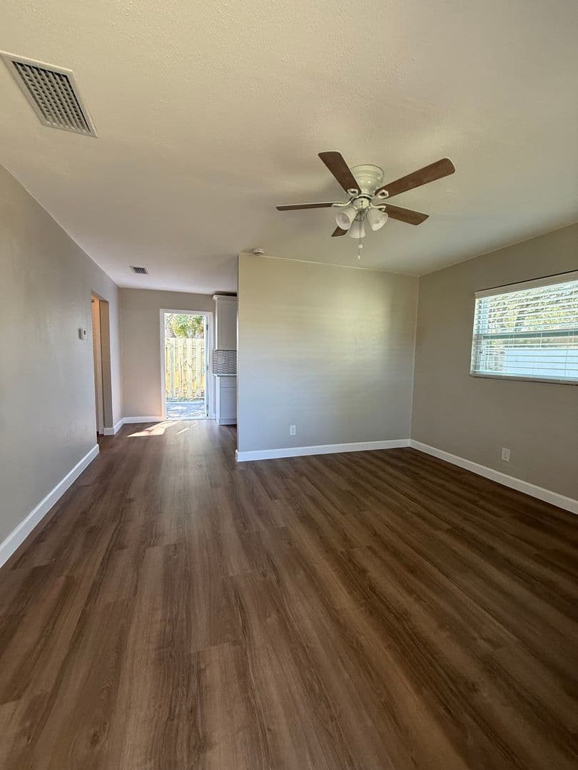 Port Orange Apartment: 917 Orange Avenue