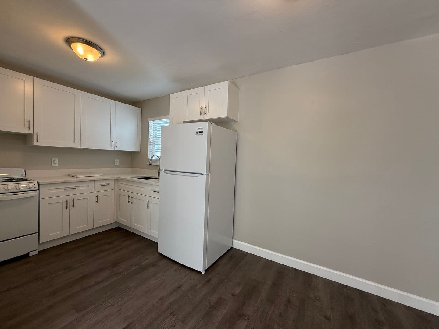 Riviera Beach Apartment: 431 W Blue Heron Blvd