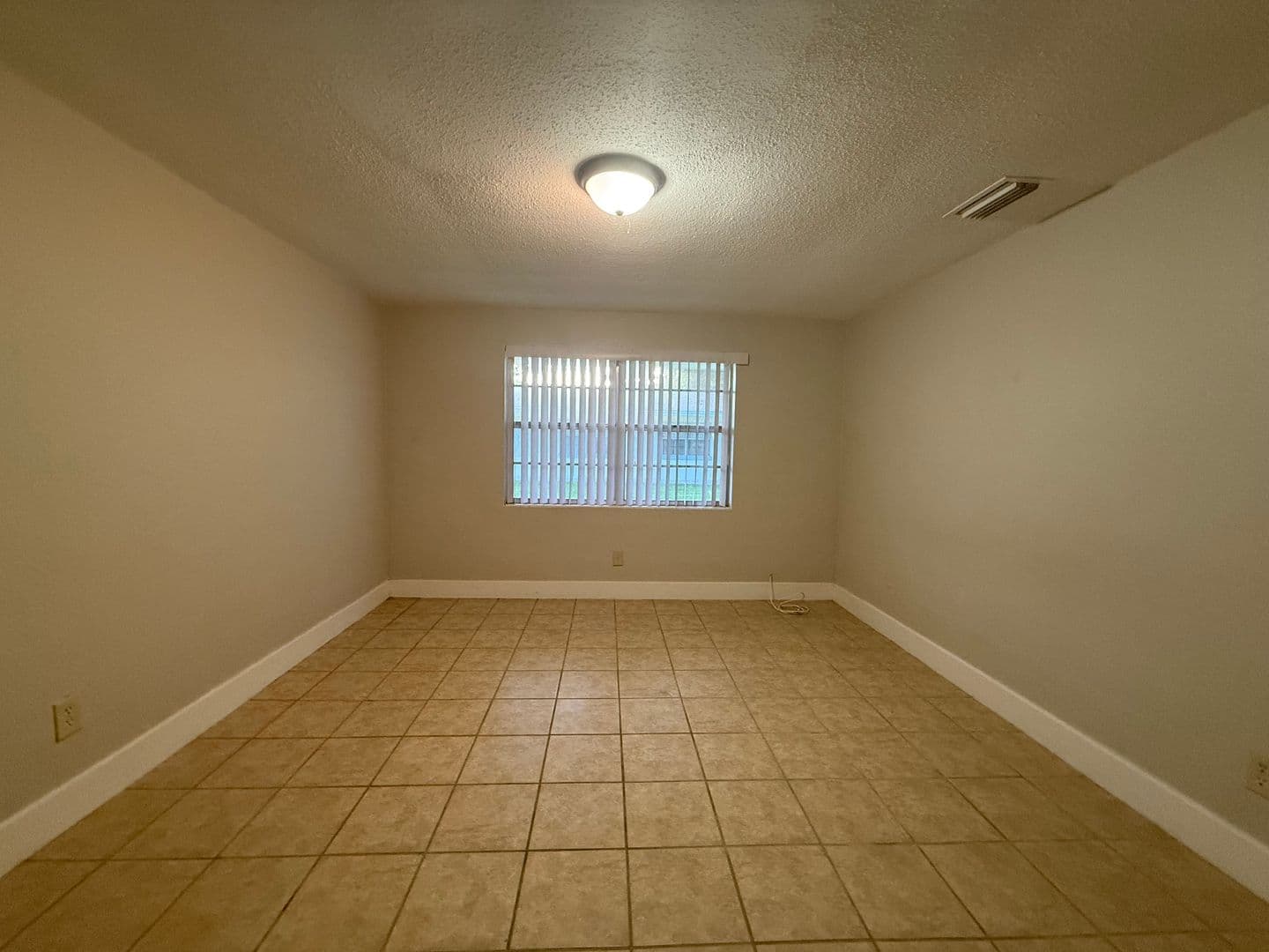 Port Orange Apartment: 305 Magnolia Street