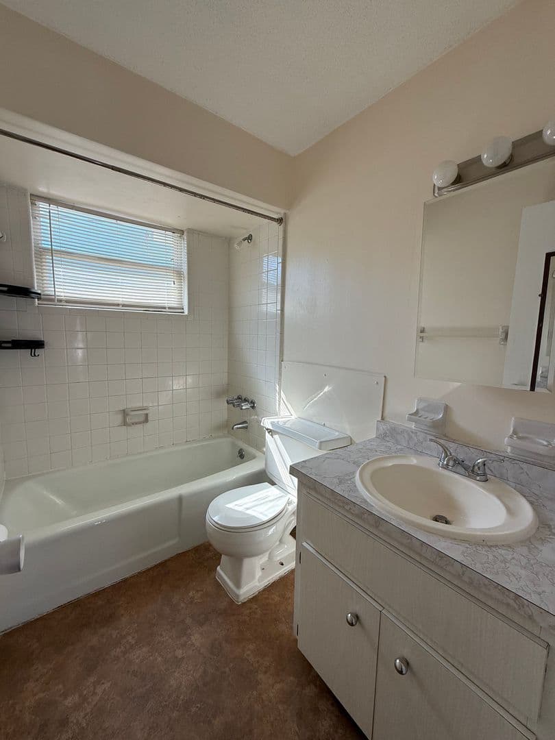 Port Orange Apartment: 309  Magnolia Street