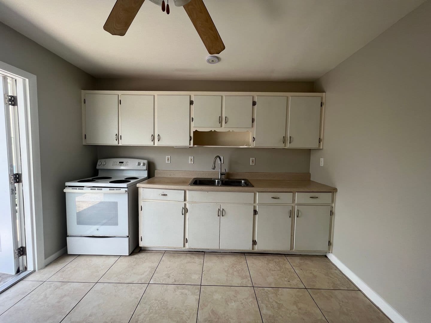 Palm Springs Apartment: 2679 Nelson Drive