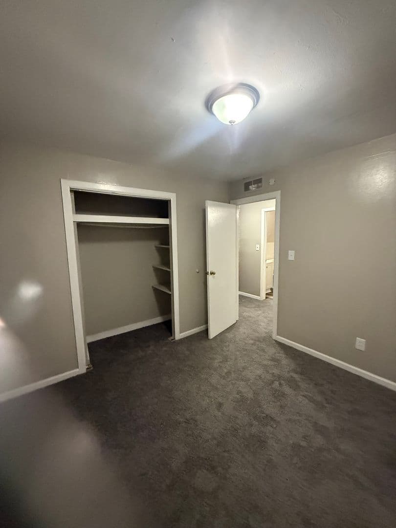Warren House: 7020 Republic