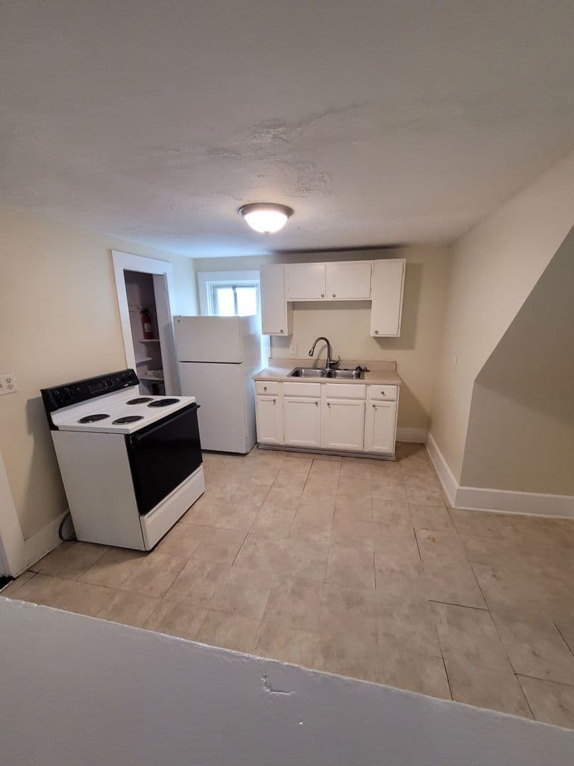 Clinton Twp Apartment: 23888 Henry B Joy