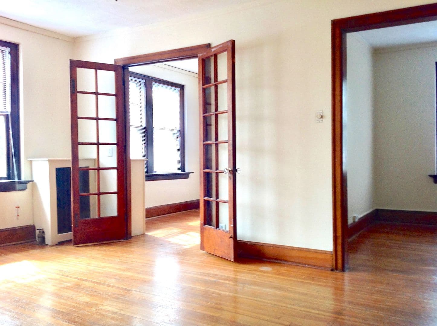 Des Moines Apartment: 527 40th St