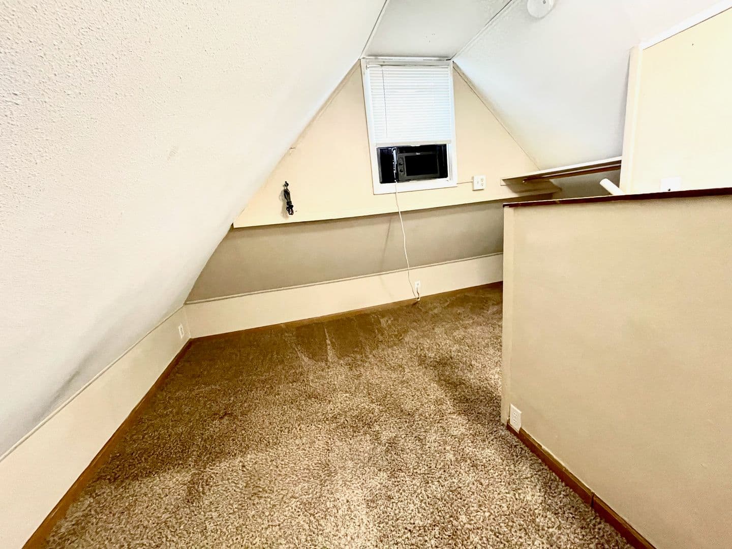 Des Moines Apartment: 2820 Cottage Grove
