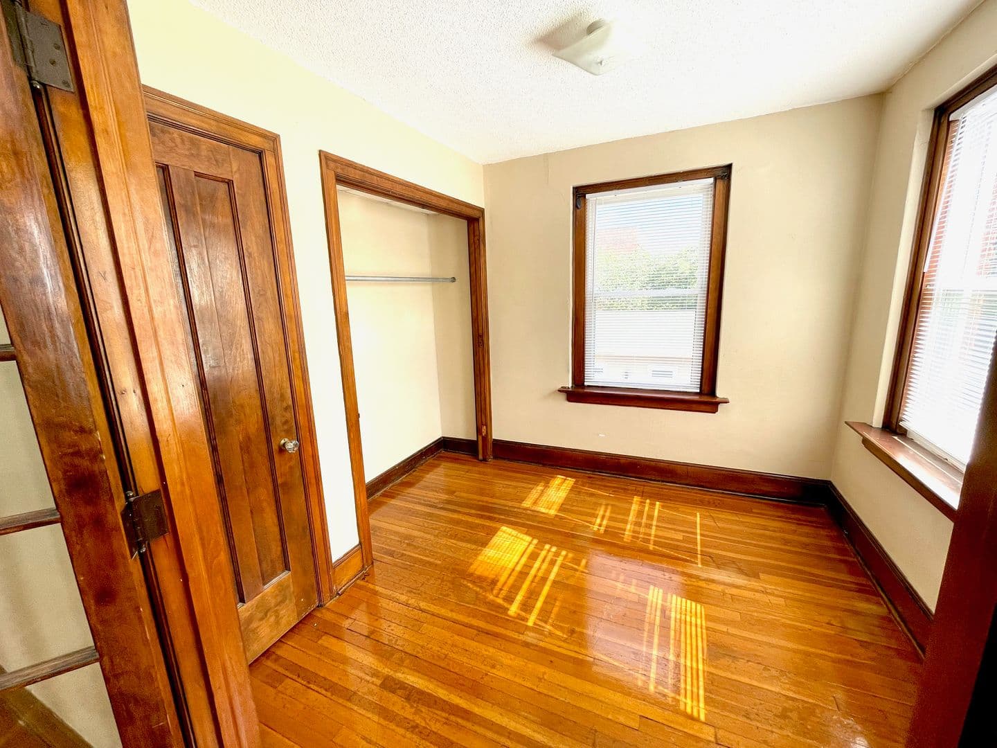 Des Moines Apartment: 527 40th St