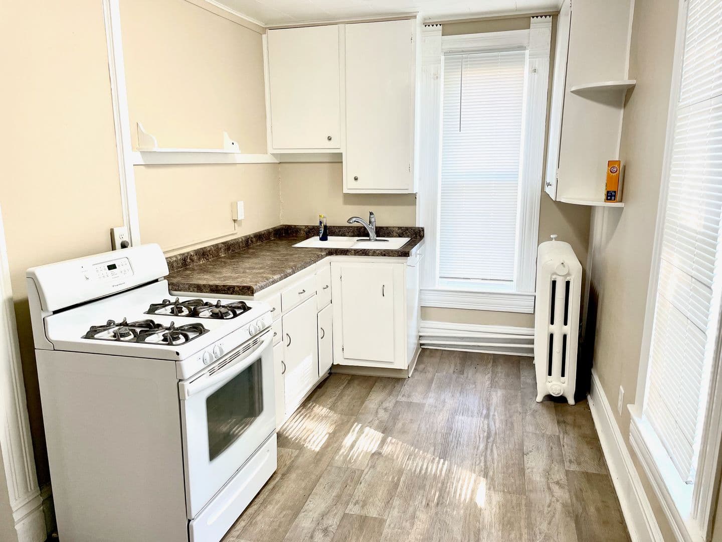 Des Moines Apartment: 2820 Cottage Grove