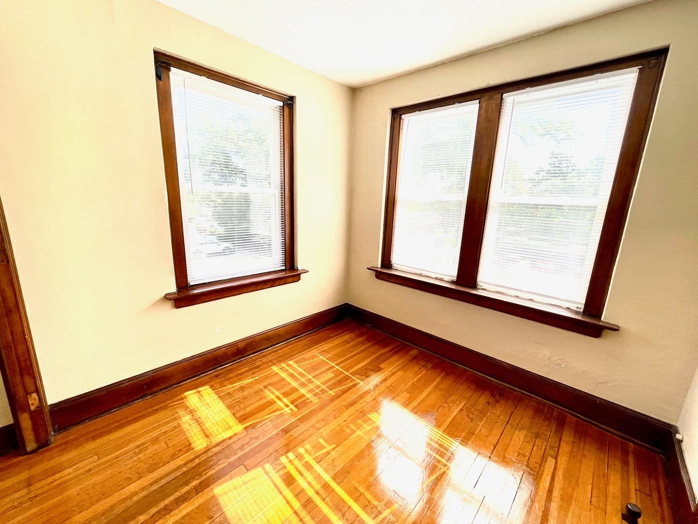 Des Moines Apartment: 527 40th St
