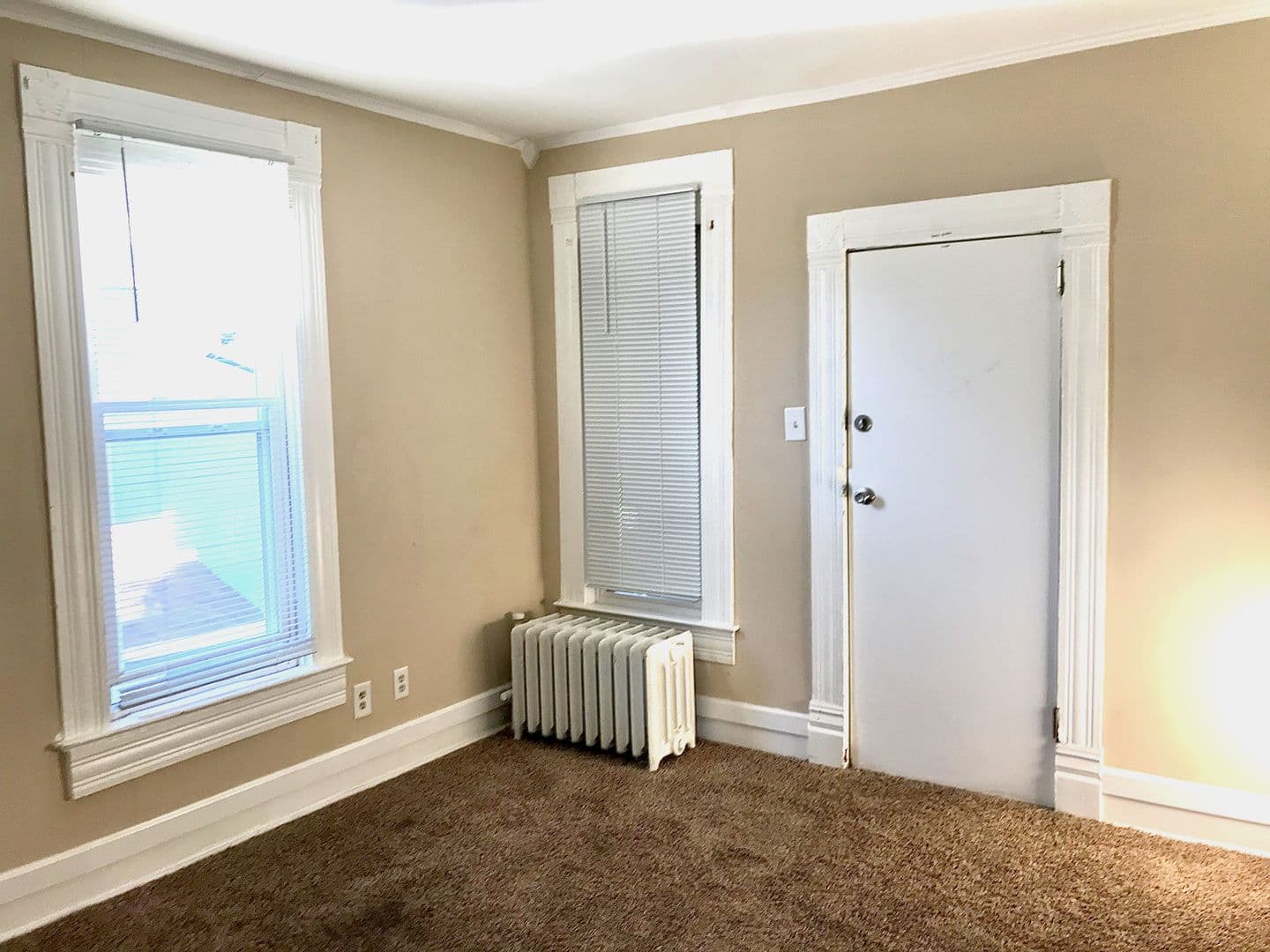 Des Moines Apartment: 2820 Cottage Grove