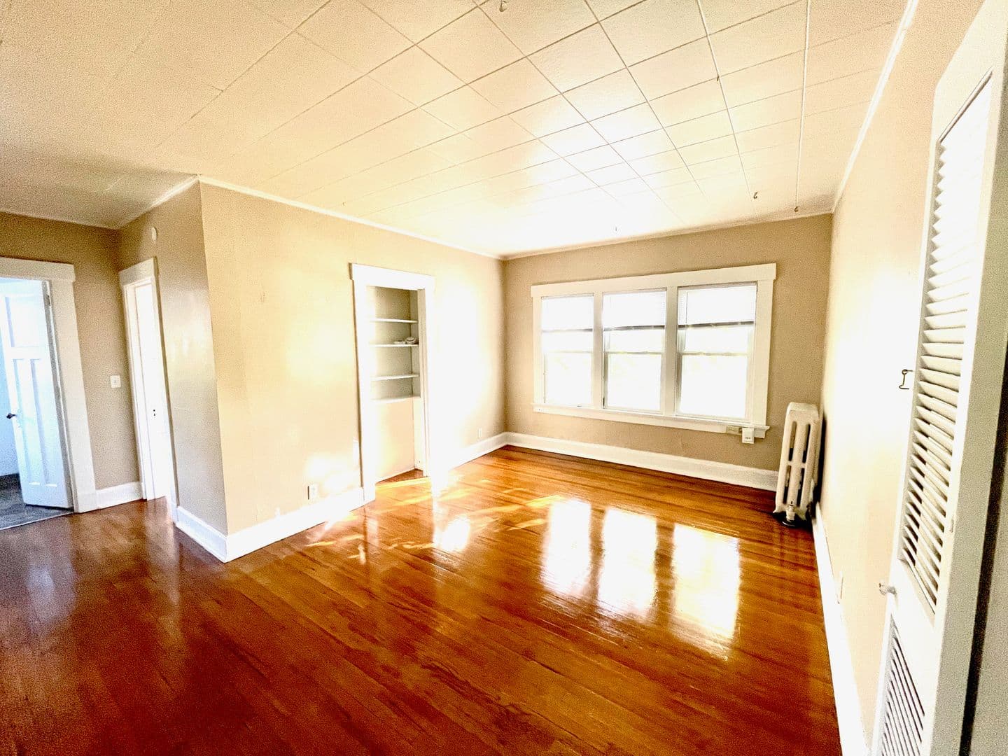 Des Moines Apartment: 4215 Grand Ave