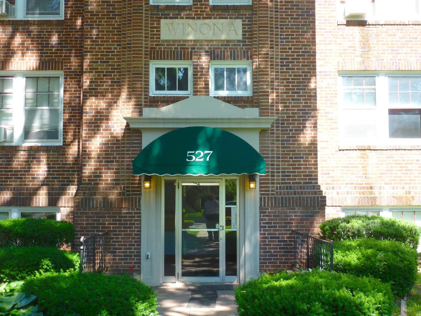 Des Moines Apartment: 527 40th St