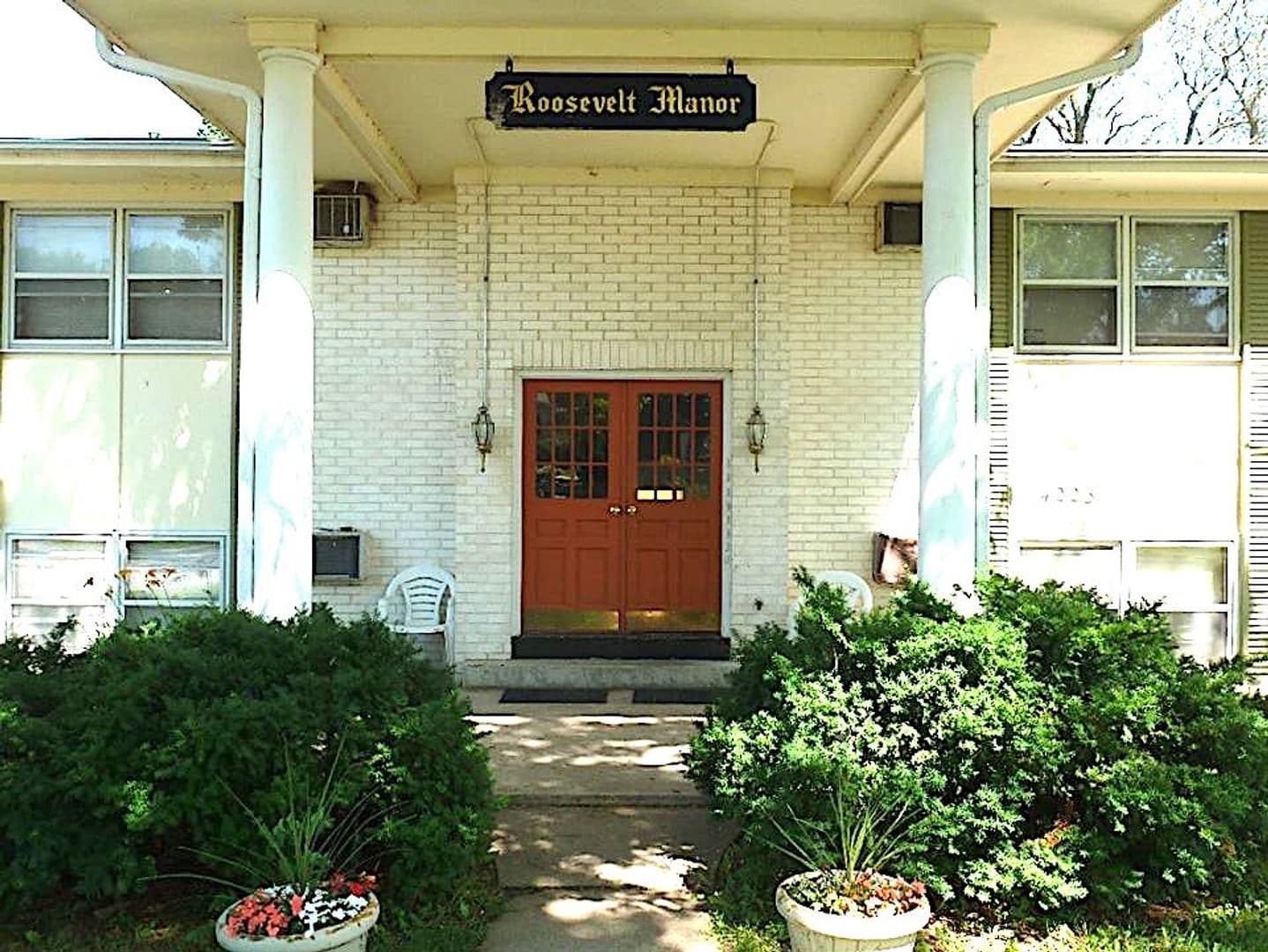 Des Moines Apartment: 4223 Chamberlain