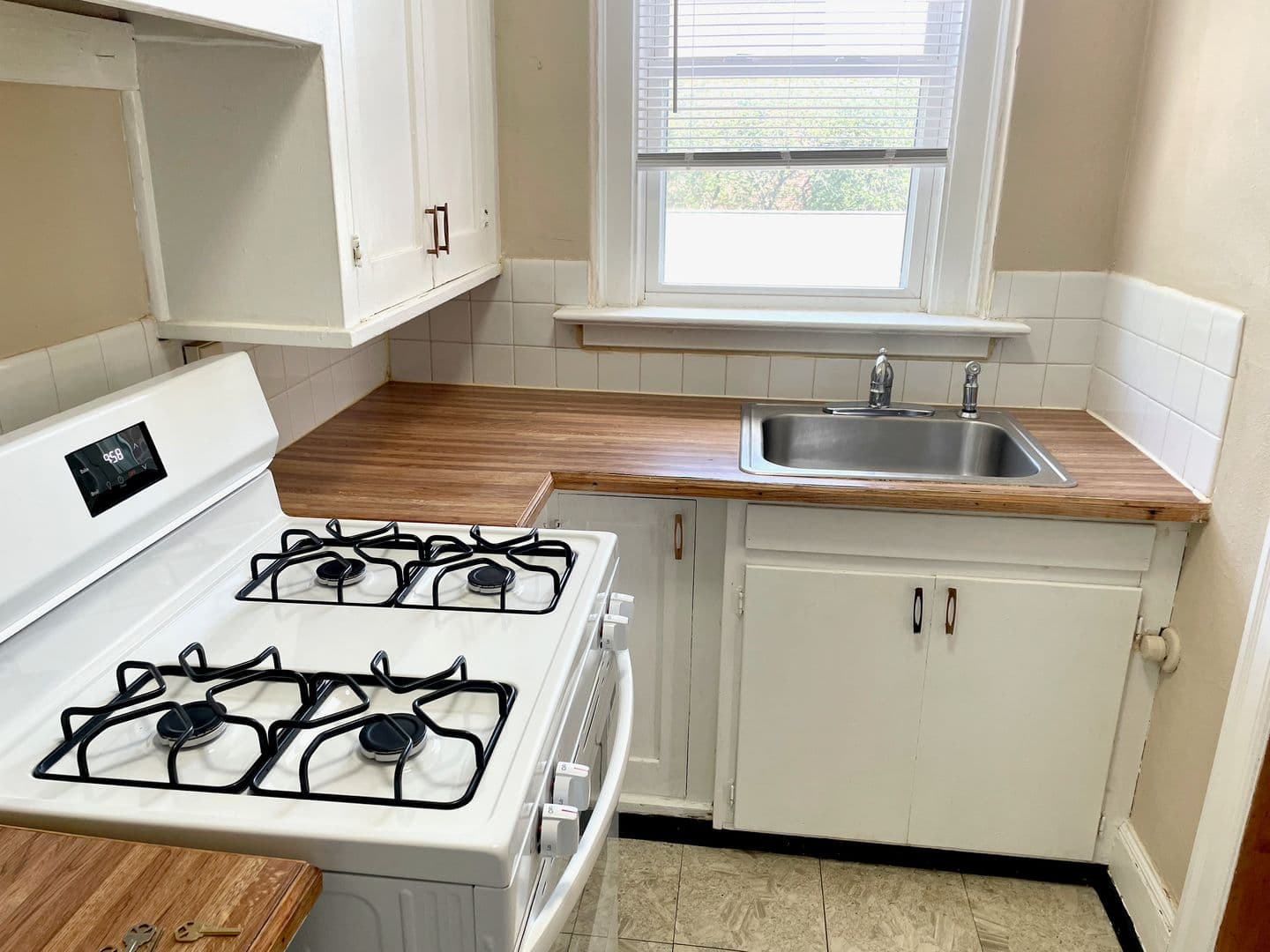 Des Moines Apartment: 527 40th St